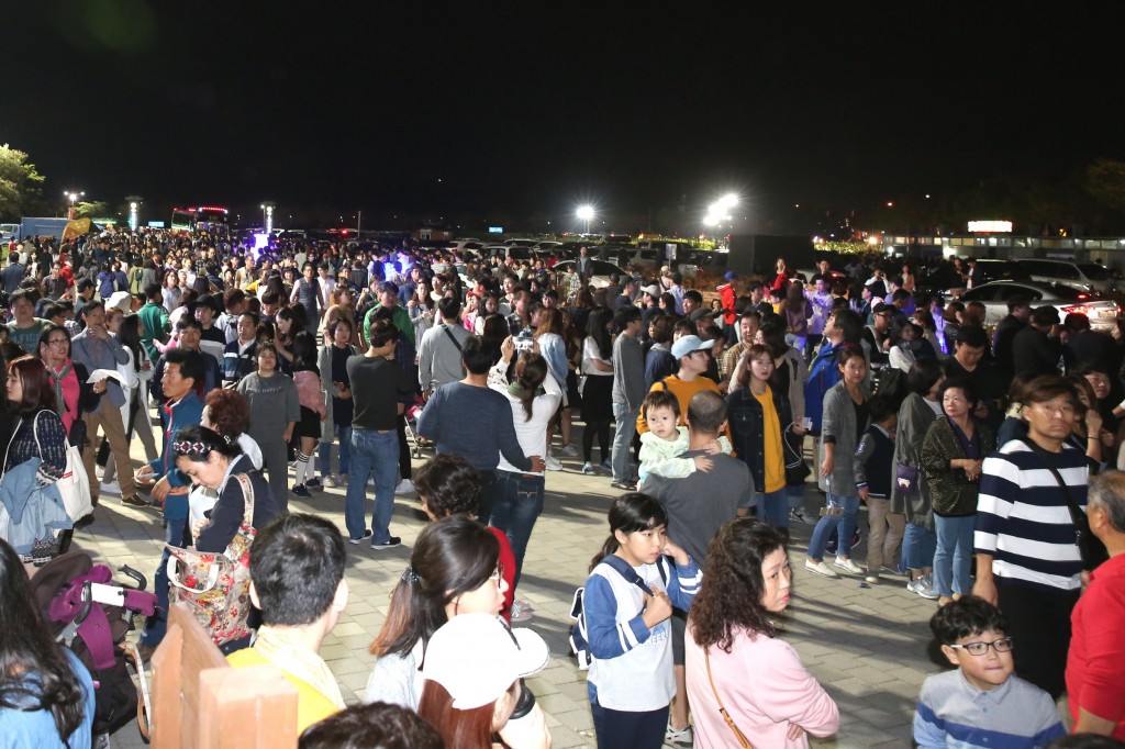 1. 천년고도 경주, 전국 나들이객으로 북적(동궁과월지) (6)