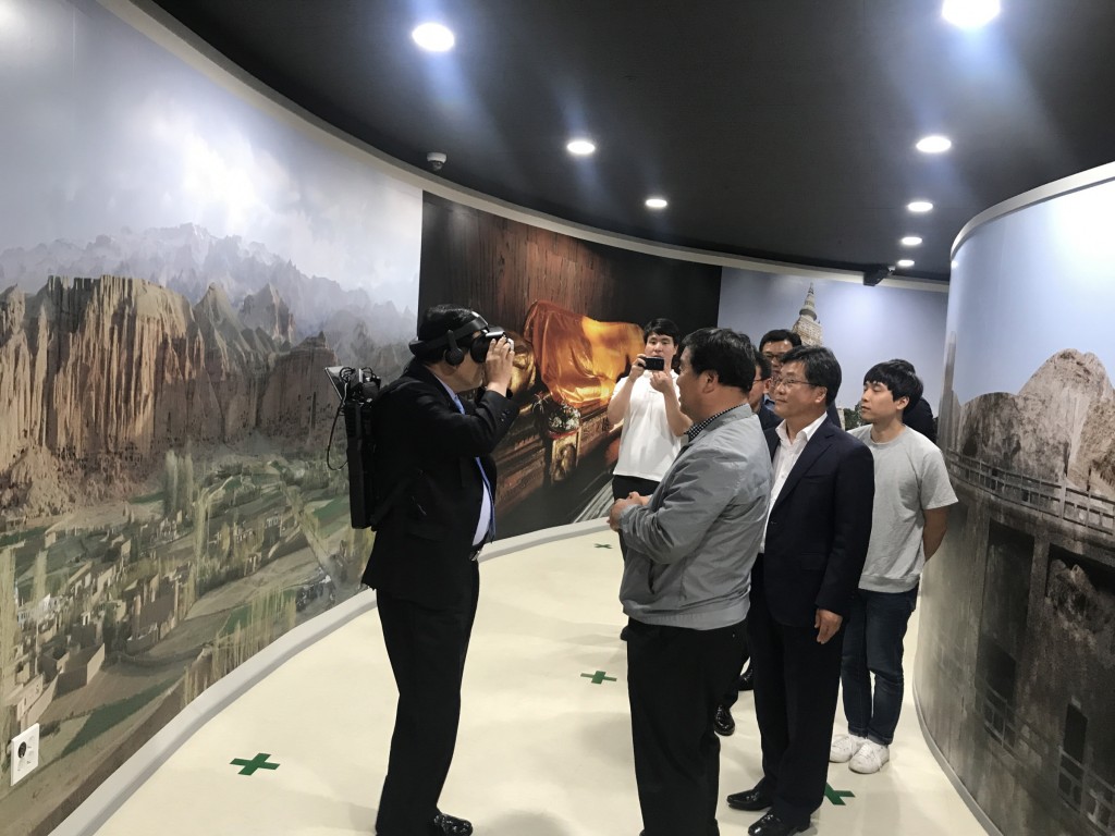 2. 주낙영 경주시장, 화랑마을 가상현실(VR) 체험존 진행상황 점검 (2)
