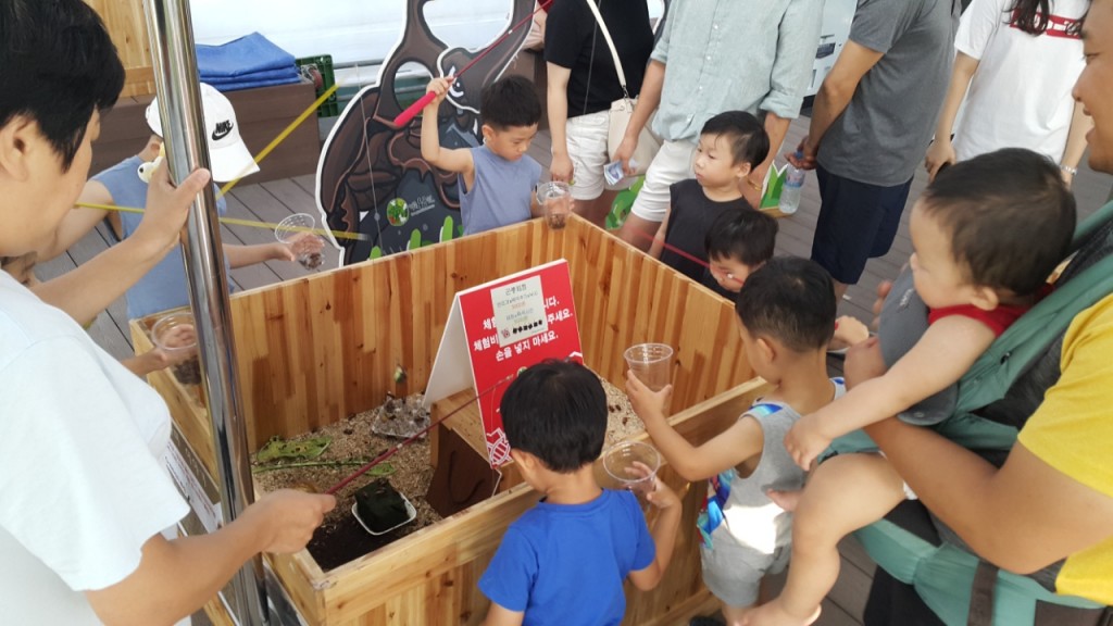 3. 경주 동궁원에 재미있는 곤충체험 하러 오세요. (3)