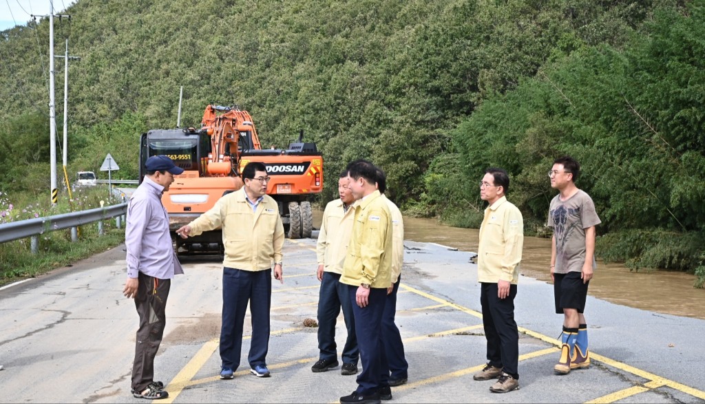 1. 주낙영 경주시장 태풍‘미탁’피해현장 방문....신속한 대책마련 지시(내남면 명계리 리도 205호선)