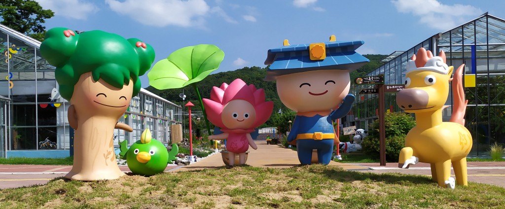 2. 경주동궁원 캐릭터 친구들과 나만의 포즈 ‘찰칵’ (1)