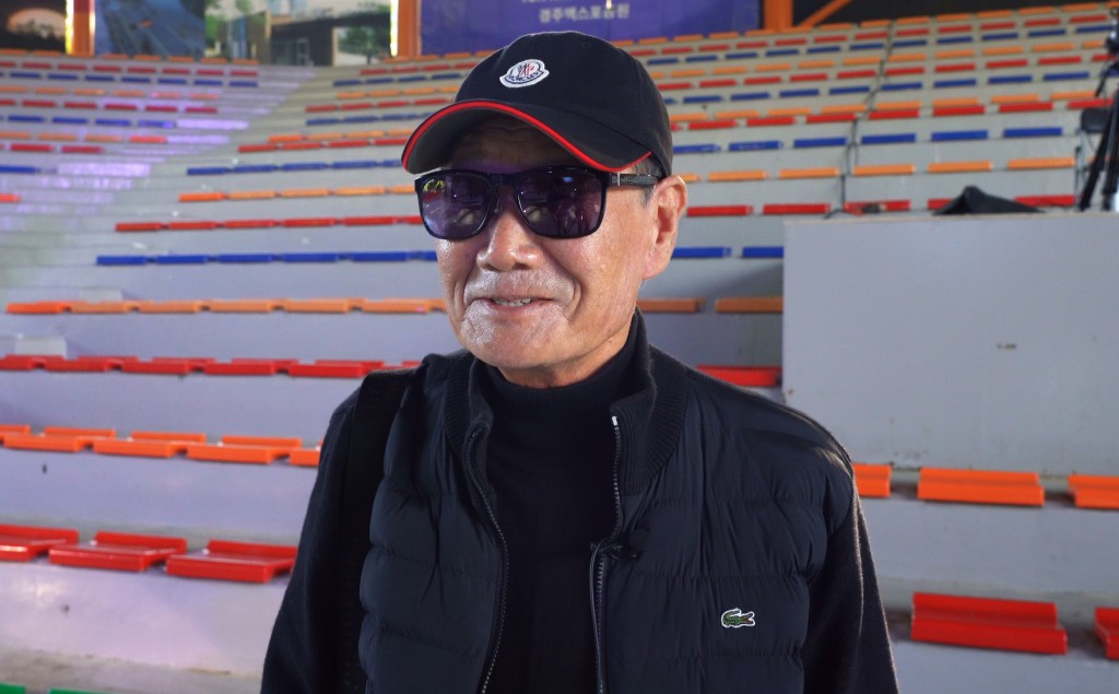 지난해 열린 '2019경주세계문화엑스포' 에 참석한 故정귀문 선생이 인터뷰를 하고 있다.