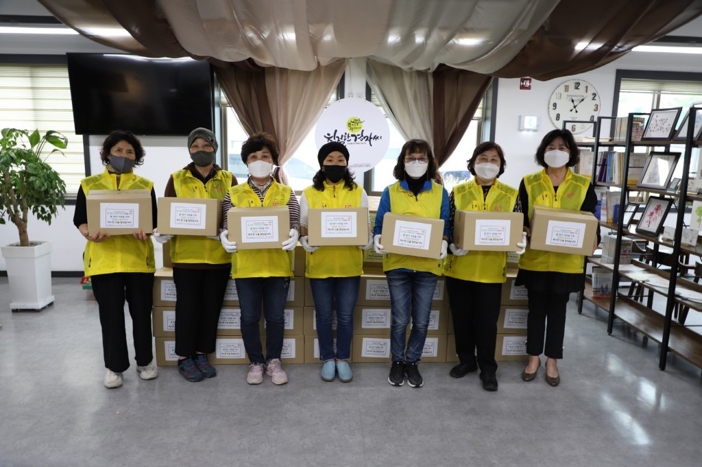 7. (사)경주시종합자원봉사센터-친절한경자씨 소외된 이웃 ‘봄 맞이 식료품키트’ 전달