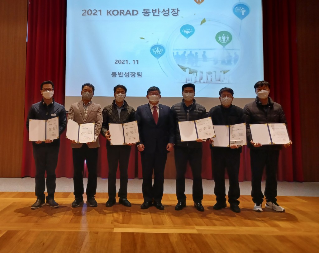 사진 1. 차성수 원자력환경공단 이사장(가운데 )