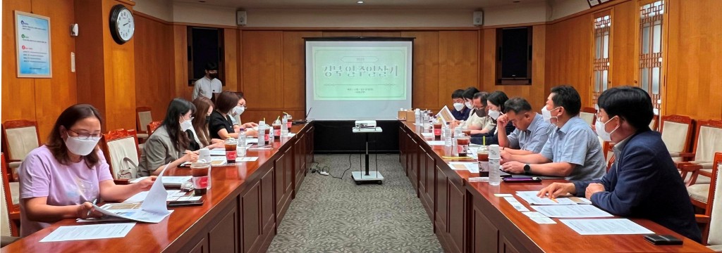 경북 일주일 살기  실무자 간담회를 진행하고 있다.2