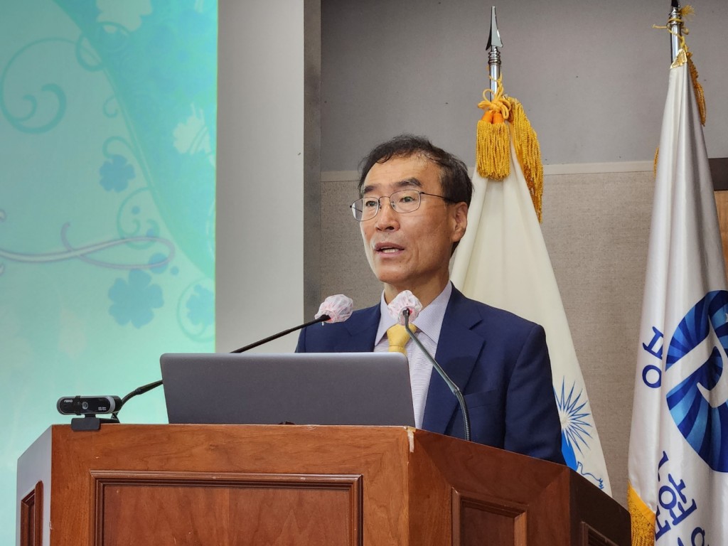 격려사하는 박영배 영남회장