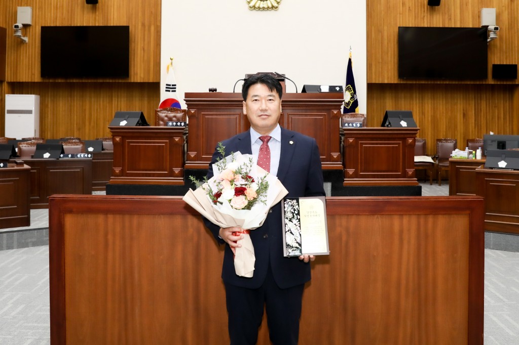 이락우 경주시의회 경제산업위원장 경상북도의정봉사대상 수상(2)