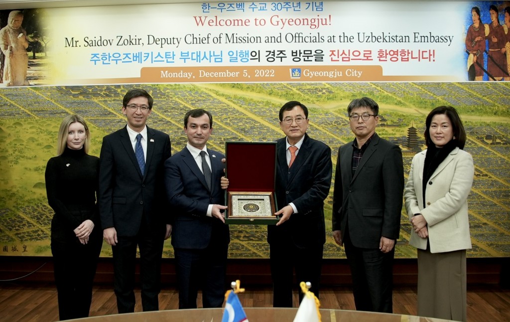 7-1. 주한우즈베키스탄대사관 외교관계자 경주방문_01