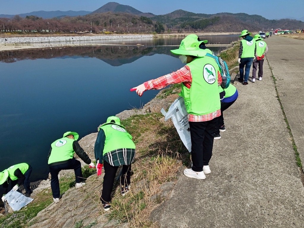 보도자료_경주시 자연보호경주시협의회와 함께 형산강 일원 새봄맞이 환경정화활동 실시