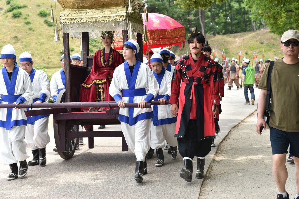 지난해 행차모습 (2)