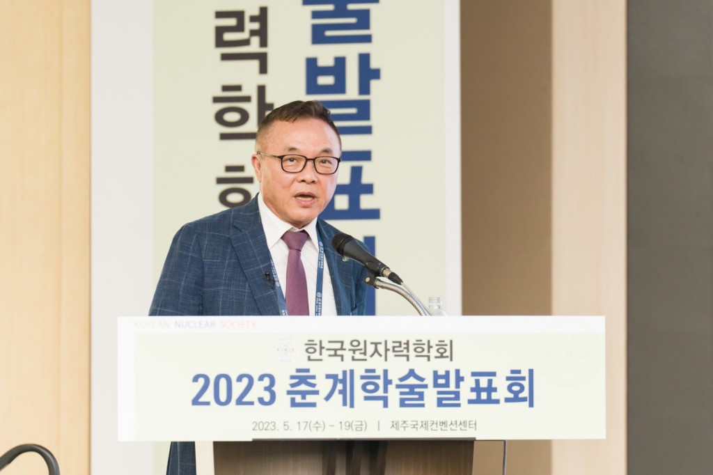 사진2. 이날 황주호 한수원 사장은 '원자력, 다시 보기'라는 주제로 강연을 했다
