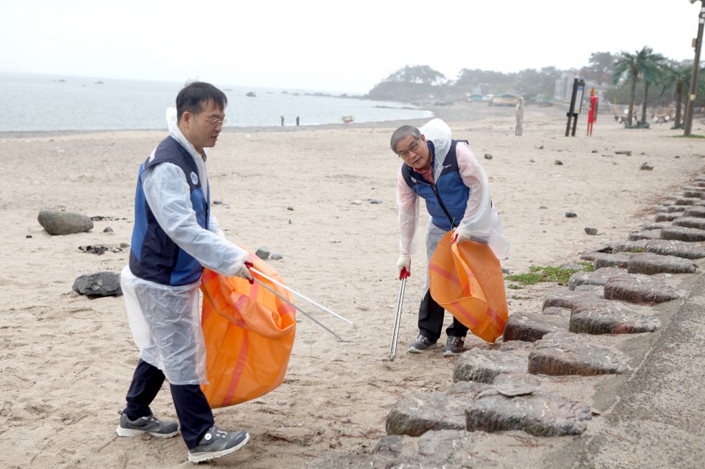 사진2. 김한성 월성본부장(우), 장정일 대외협력처장(좌)
