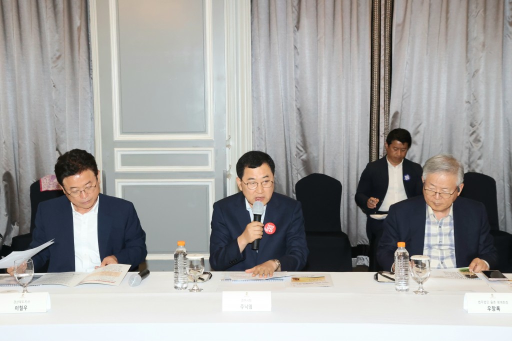 1-2. 주낙영 시장이 14일 서울 켄싱턴호텔에서 열린 APEC 유치 중간 점검 회의에서 발언을 하고 있다