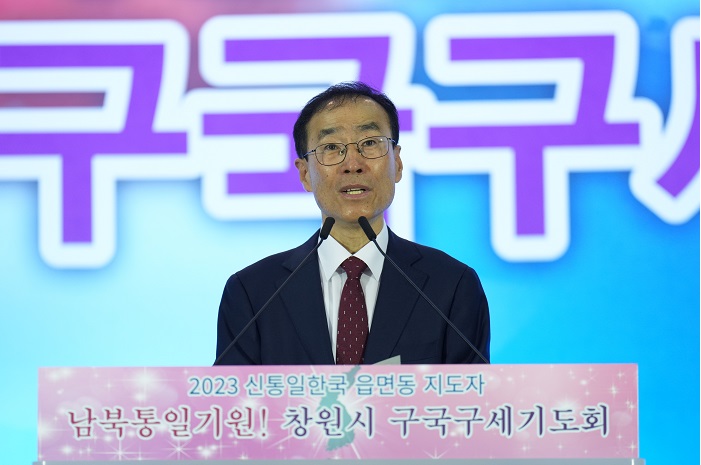 남북통일 기원 창원시 구국구세 기도회에서 대회사하는 박영배 조직위원장