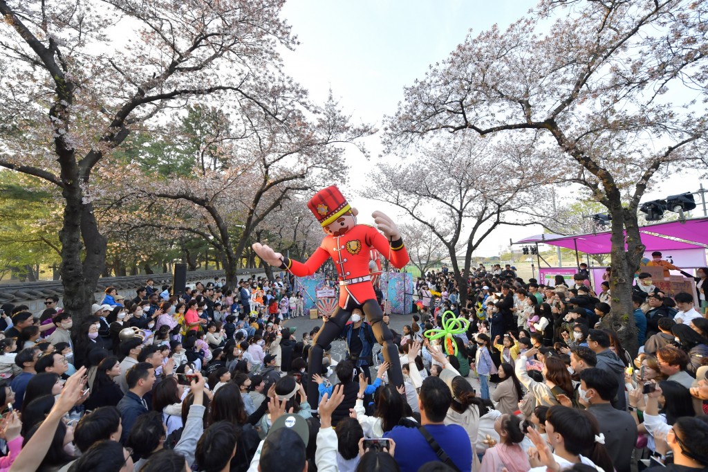 7. 올 4월 경주벚꽃축제 현장