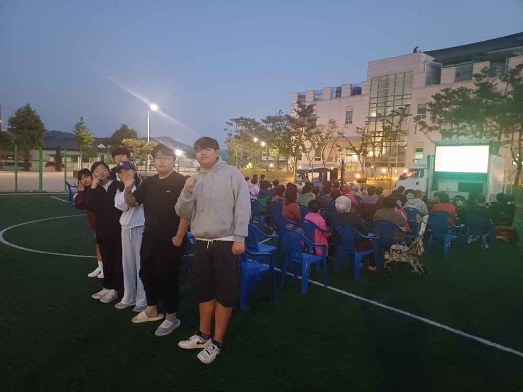 11. 할배할매 손잡고 추억의 가설극장 운영